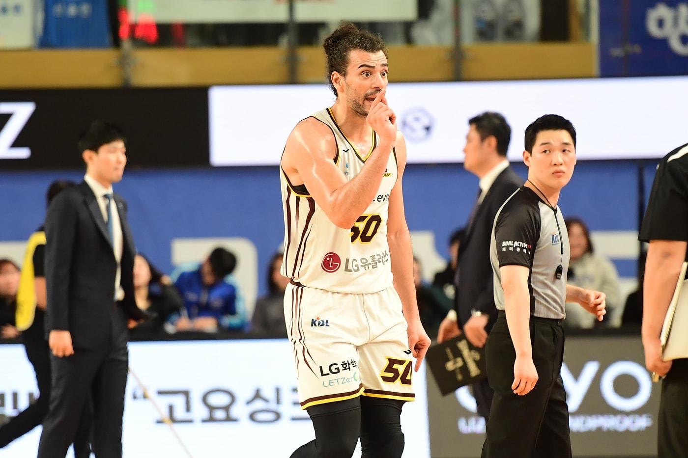 본문 이미지 - 창원 LG의 외국인 선수 아셈 마레이는 15일 제재금 90만 원 징계를 받았다. (KBL 제공)