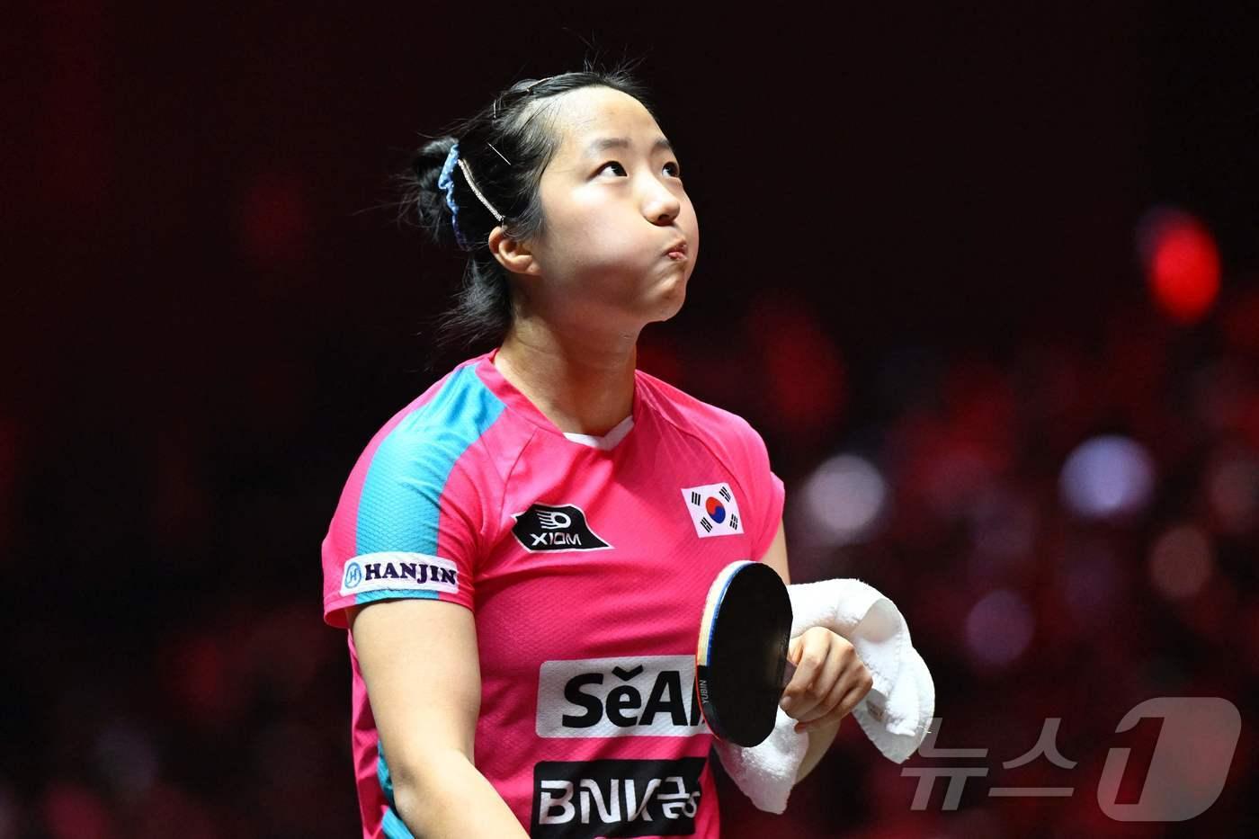 본문 이미지 - 여자탁구 신유빈이 주천희와 나선 스타 컨텐더 복식에서 16강 탈락했다.ⓒ AFP=뉴스1