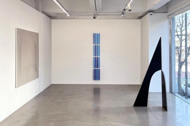 본문 이미지 - '장식과 대상에 반하여'전 전시 전경 (갤러리바톤 제공)