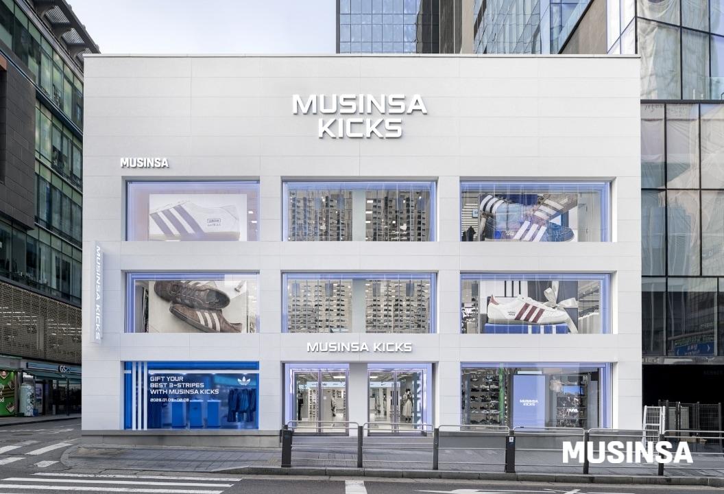 본문 이미지 - 무신사는 인공지능(AI) 기술 역량을 바탕으로 국내 대표 패션 기업으로서 미래를 함께 그려나갈 'AI 네이티브'(AI-native) 신입 개발자 공개 채용을 진행한다.(무신사제공)