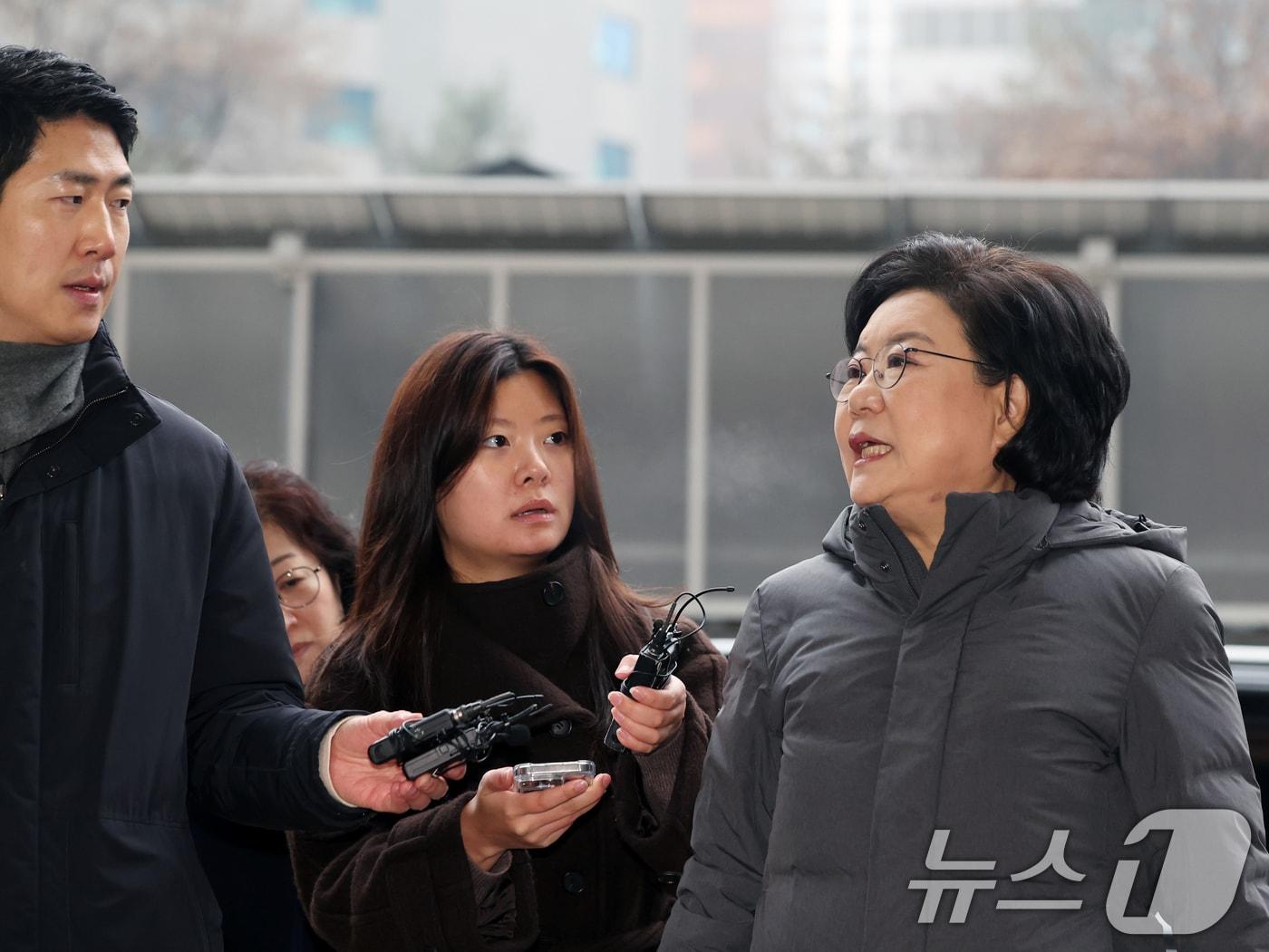 본문 이미지 - 이혜훈 기획예산처 장관 후보자가 16일 오전 서울 중구 예금보험공사에 마련된 인사청문회 준비 사무실로 출근하고 있다. 2026.1.16/뉴스1 ⓒ News1 황기선 기자