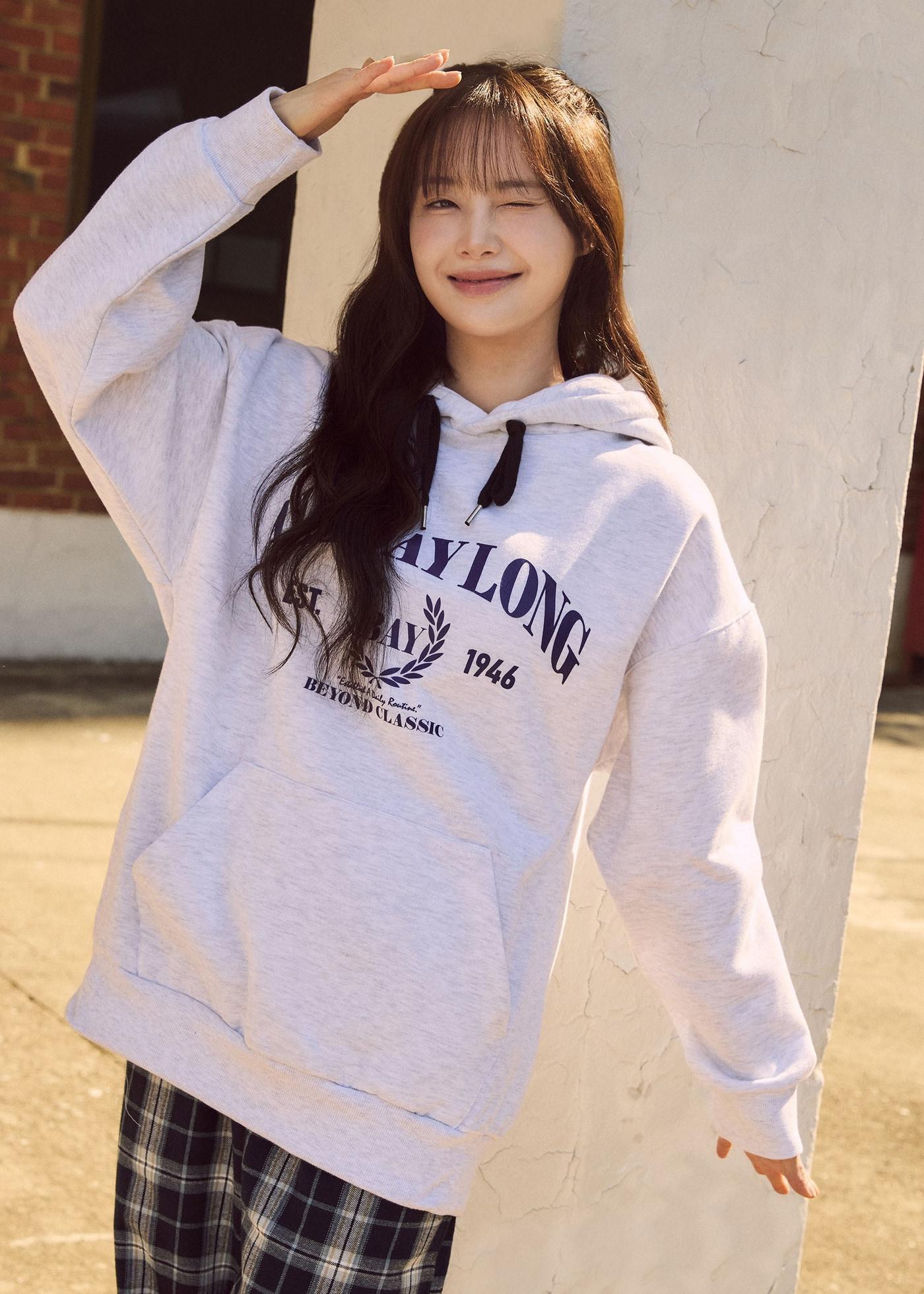 본문 이미지 - BYC는 추운 겨울에도 편안하게 착용할 수 있는 실용적인 패션 아이템 '보디히트 올데이기모후드'를 선보였다(BYC제공)