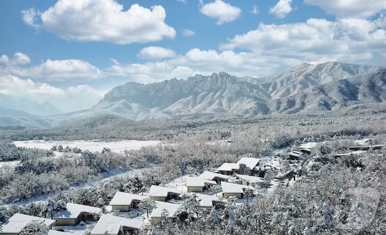 본문 이미지 - 켄싱턴리조트 설악밸리의 설경(이랜드파크 제공)