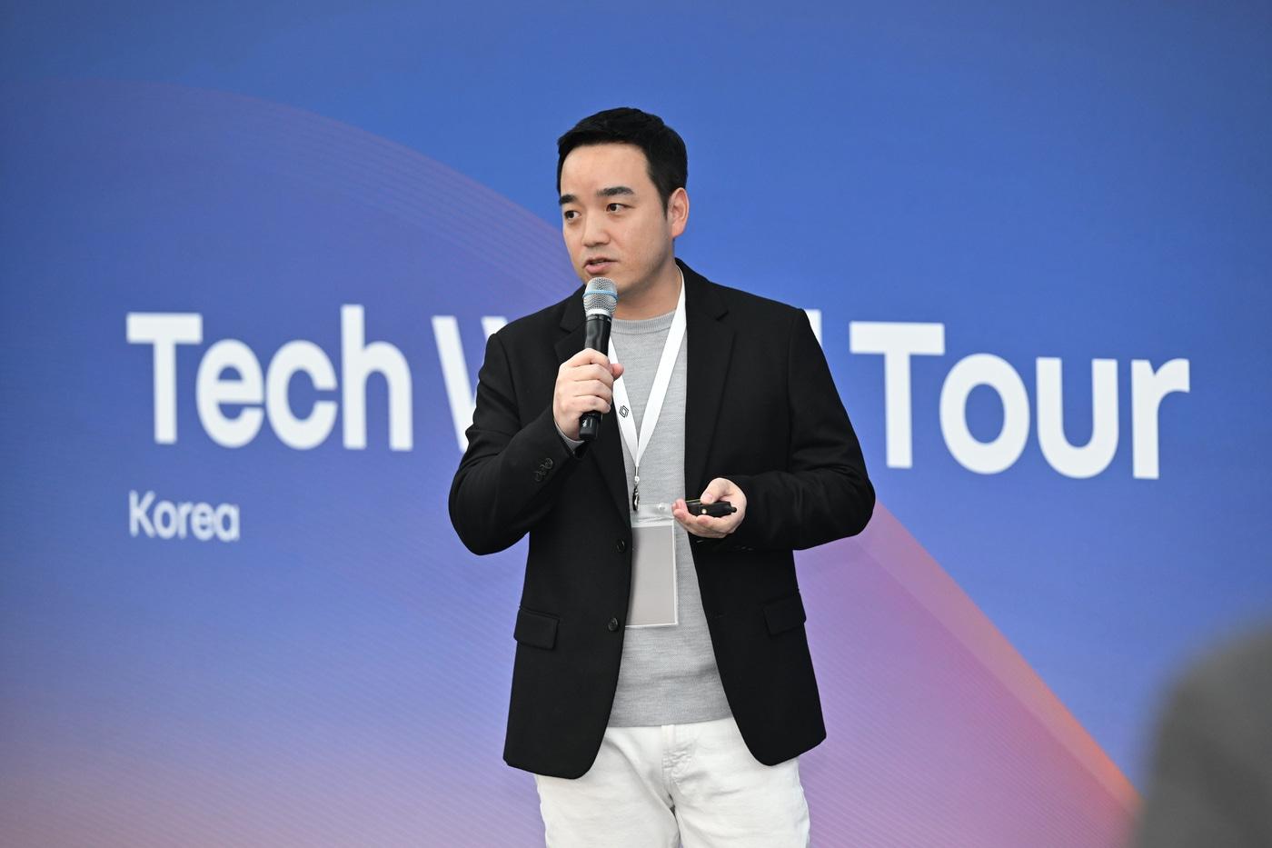 본문 이미지 - 박서하 티맵모빌리티 부사장이 14일 경기 용인시 기흥구의 르노코리아 중앙연구소에서 진행된 르노 그룹의 '테크 월드 투어'에 연사로 참가했다. (티맵모빌리티 제공)