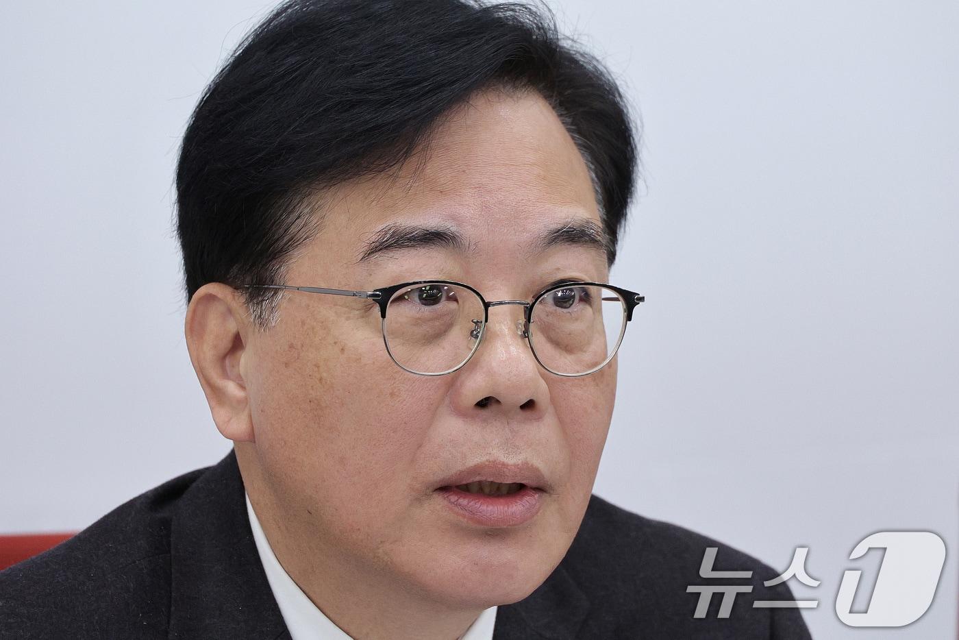 본문 이미지 - 송언석 국민의힘 원내대표가 16일 서울 여의도 국회에서 현안 기자간담회를 하고 있다. 2026.1.16/뉴스1 ⓒ News1 신웅수 기자