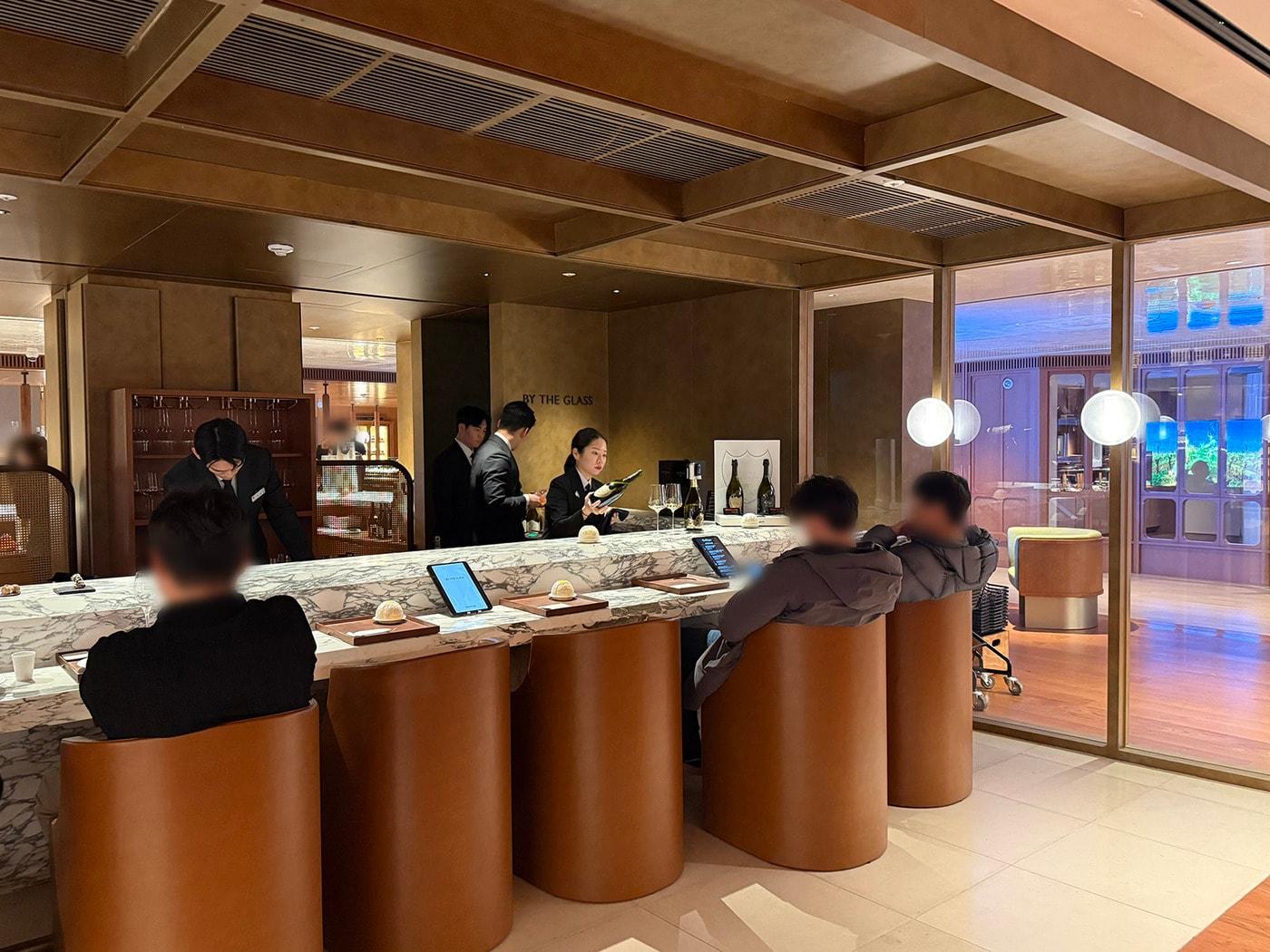 본문 이미지 - '돔 페리뇽' 팝업스토어.(신세계백화점 제공).