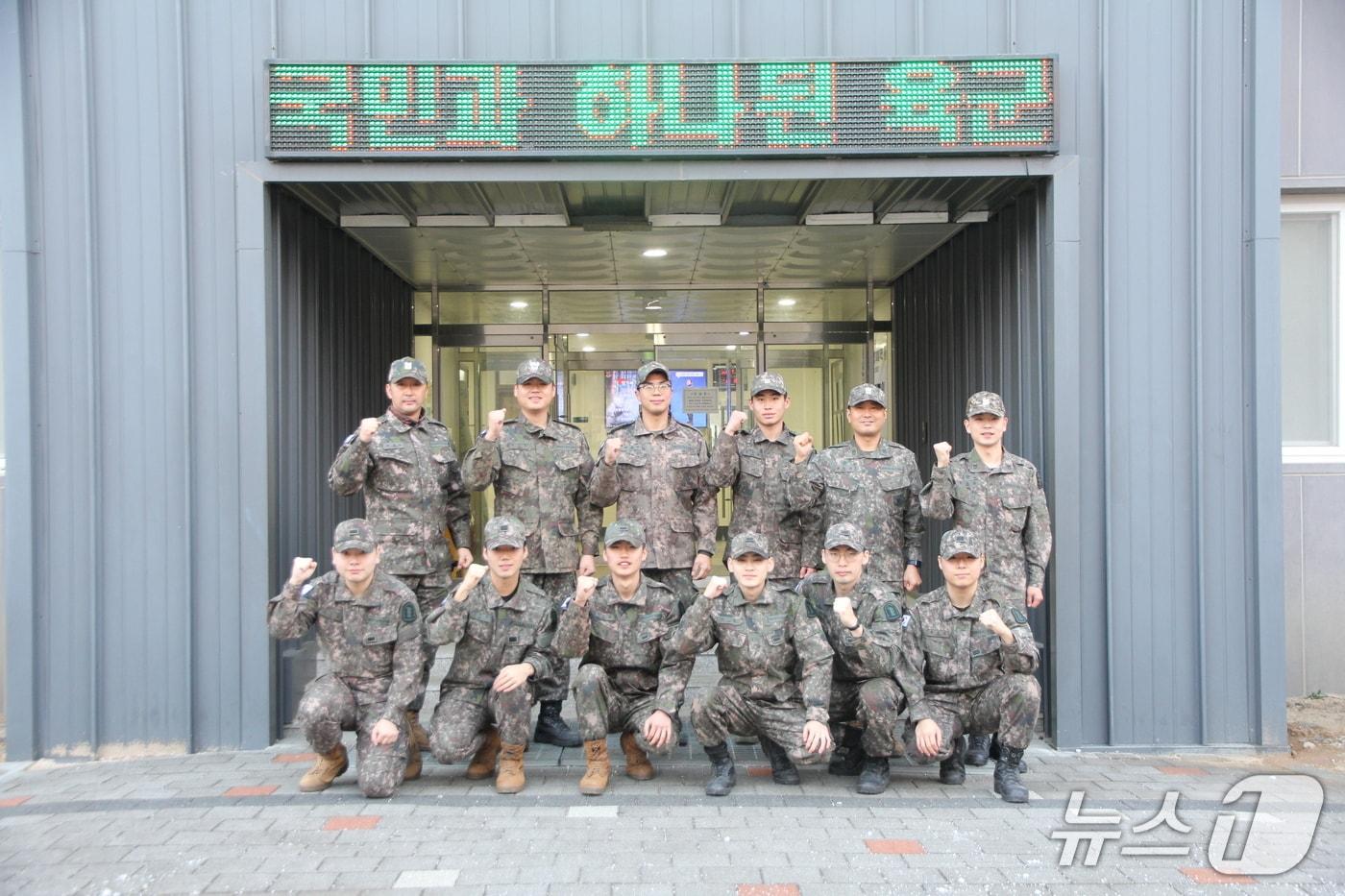 본문 이미지 - 강풍 속 민가 화재 막은 22사단 장병들.(부대 제공, 재판매 및 DB 금지) 2026.1.16/뉴스1