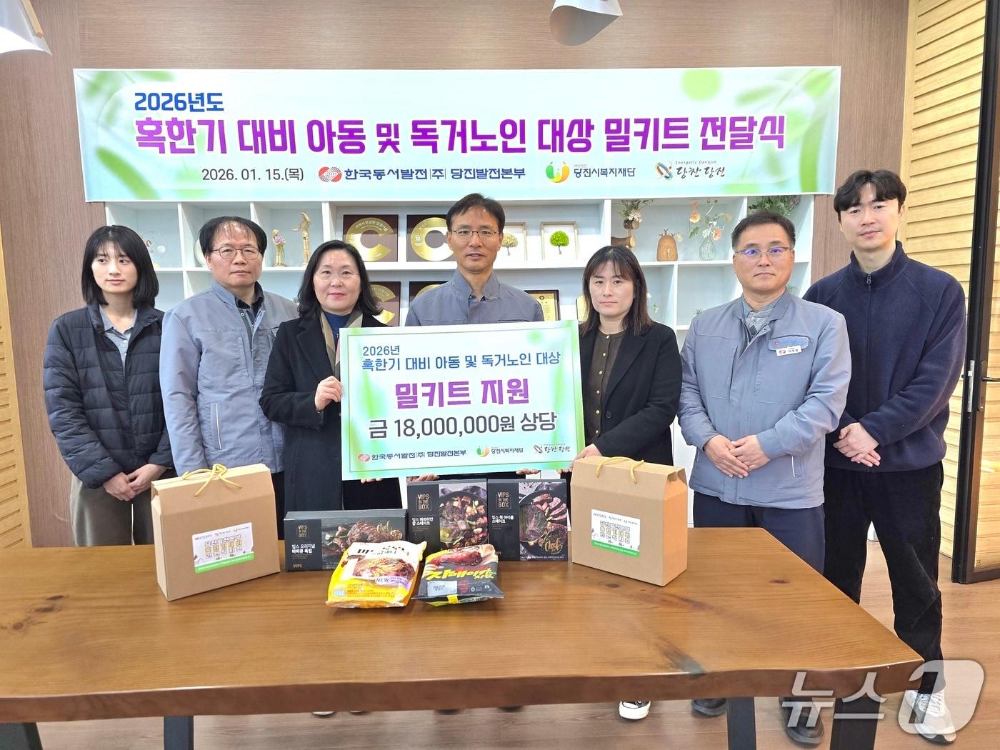 본문 이미지 - 한국서부발전은 지난 15일 충남 태안 본사에서 서부발전 관계자와 대학생 멘토들이 참석한 가운데 ‘서부공감 위피스쿨 16기’ 발대식을 열고 기념촬영을 하고 있다.(서부발전 제공. 재판매 및 DB금지)2026.1.16/뉴스1