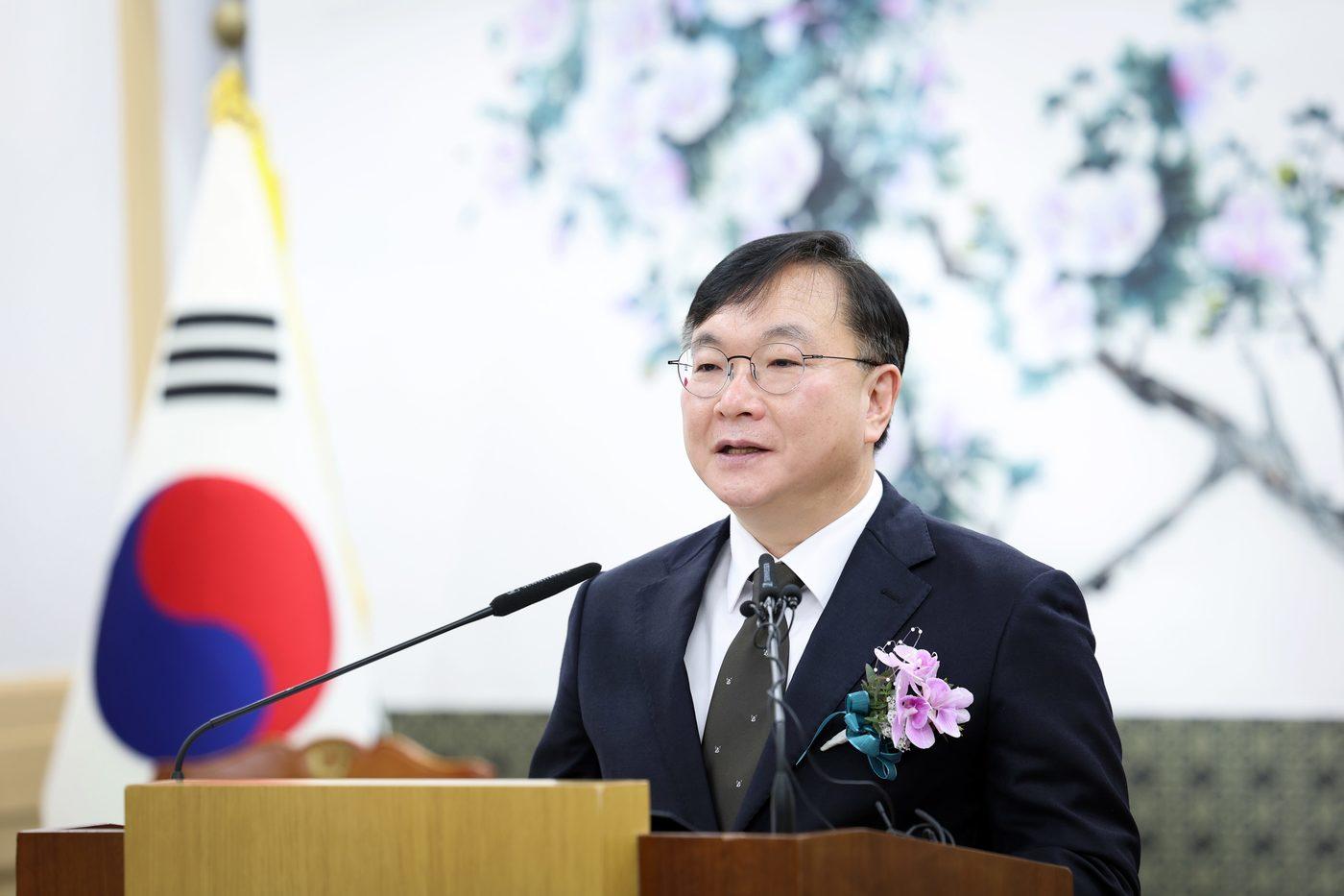 본문 이미지 - 박영재 신임 법원행정처장이 16일 오전 10시 서울 서초구 대법원 본관에서 취임사를 하고 있다. 2026.1.16 (법원행정처 제공)