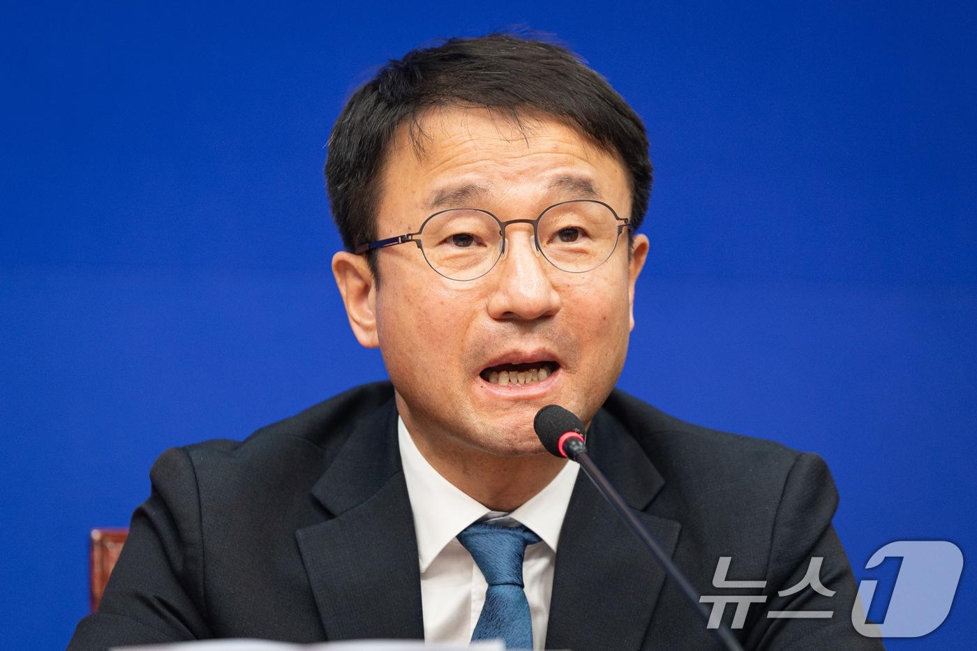 본문 이미지 - 한병도 더불어민주당 원내대표가 지난 16일 서울 여의도 국회에서 열린 최고위원회의에서 모두 발언을 하고 있다. 2026.1.16/뉴스1 ⓒ News1 유승관 기자