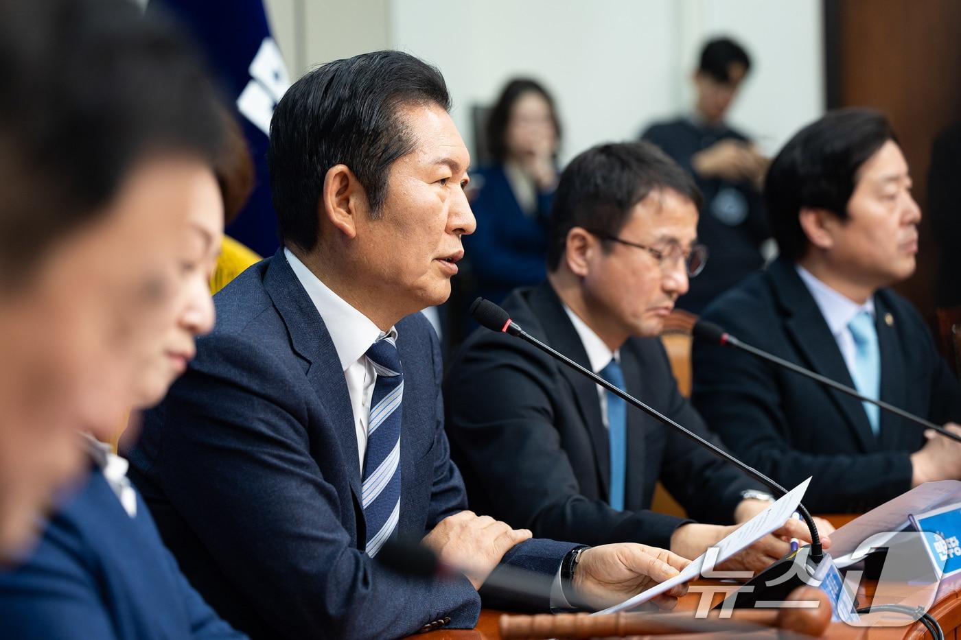 본문 이미지 - 정청래 더불어민주당 대표가 16일 서울 여의도 국회에서 열린 최고위원회의에서 모두 발언을 하고 있다. 2026.1.16/뉴스1 ⓒ News1 유승관 기자