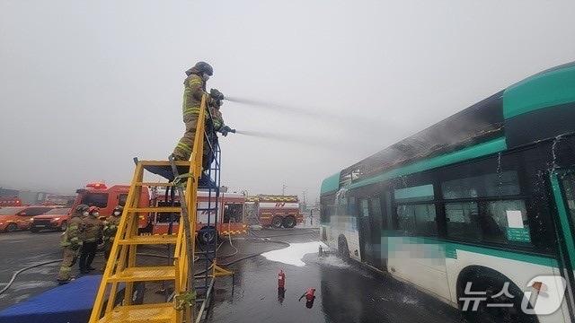 본문 이미지 - 화재현장(경기 김포소방서 제공/뉴스1)