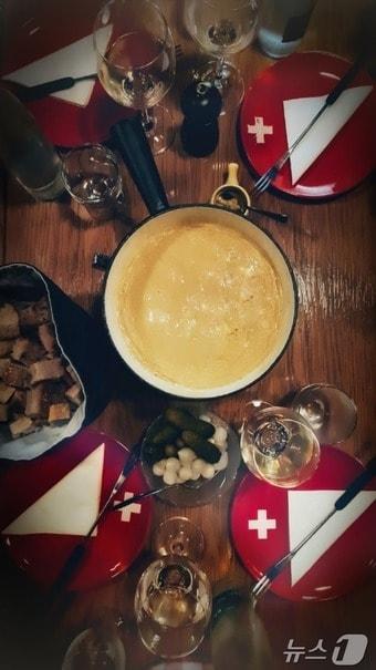 리기 빈티지 기차에서 즐기는 퐁뒤 파티(스위스관광청 제공)