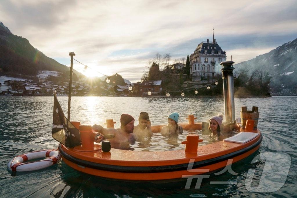 본문 이미지 - 브리엔츠 호수에서 즐기는 핫 터그(스위스관광청 제공)