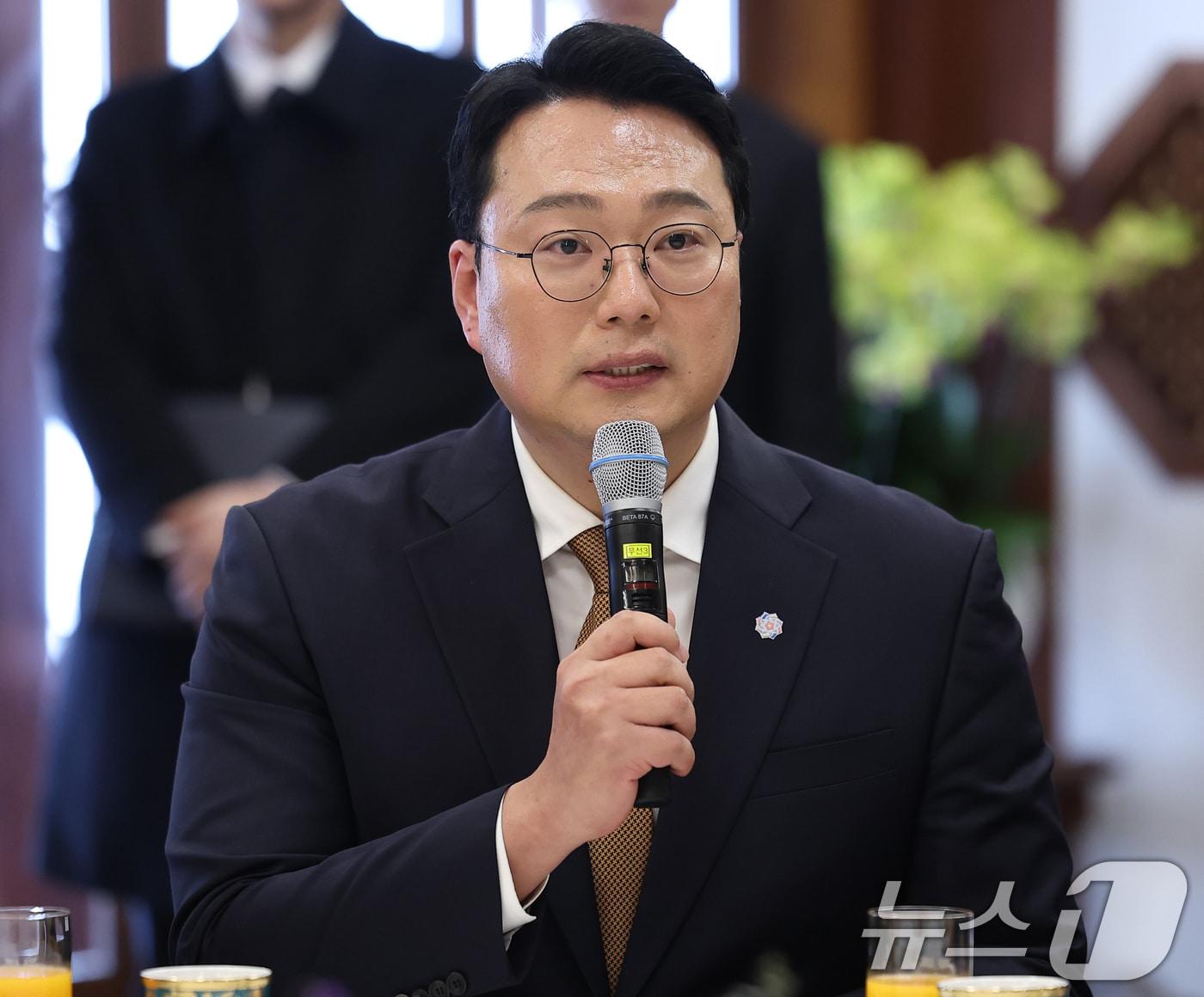 본문 이미지 - 천하람 개혁신당 원내대표가 16일 청와대 상춘재에서 이재명 대통령이 마련한 정당 지도부 초청 오찬에서 발언하고 있다. (청와대통신사진기자단) 2026.1.16/뉴스1 ⓒ News1 허경 기자