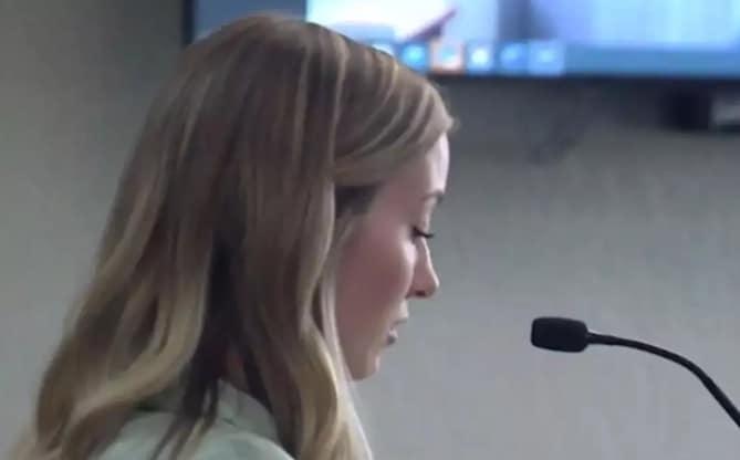 본문 이미지 - 제자와 불륜을 저지른 여교사 맥케나 킨드레드, 출처=타임즈 나우