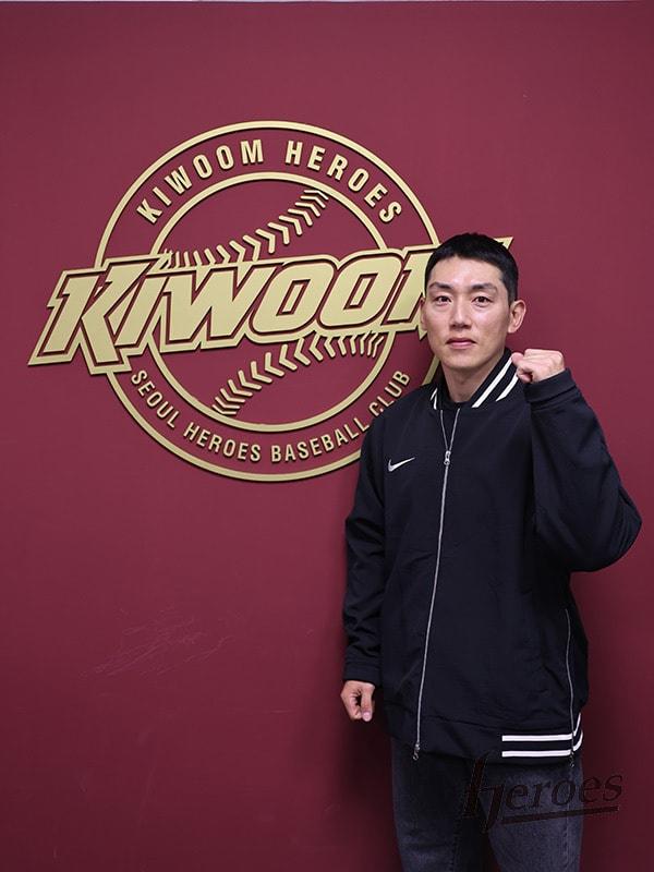 본문 이미지 - 자유계약선수 서건창이 16일 키움 히어로즈와 연봉 1억2000만 원 계약을 맺었다. (키움 히어로즈 제공)