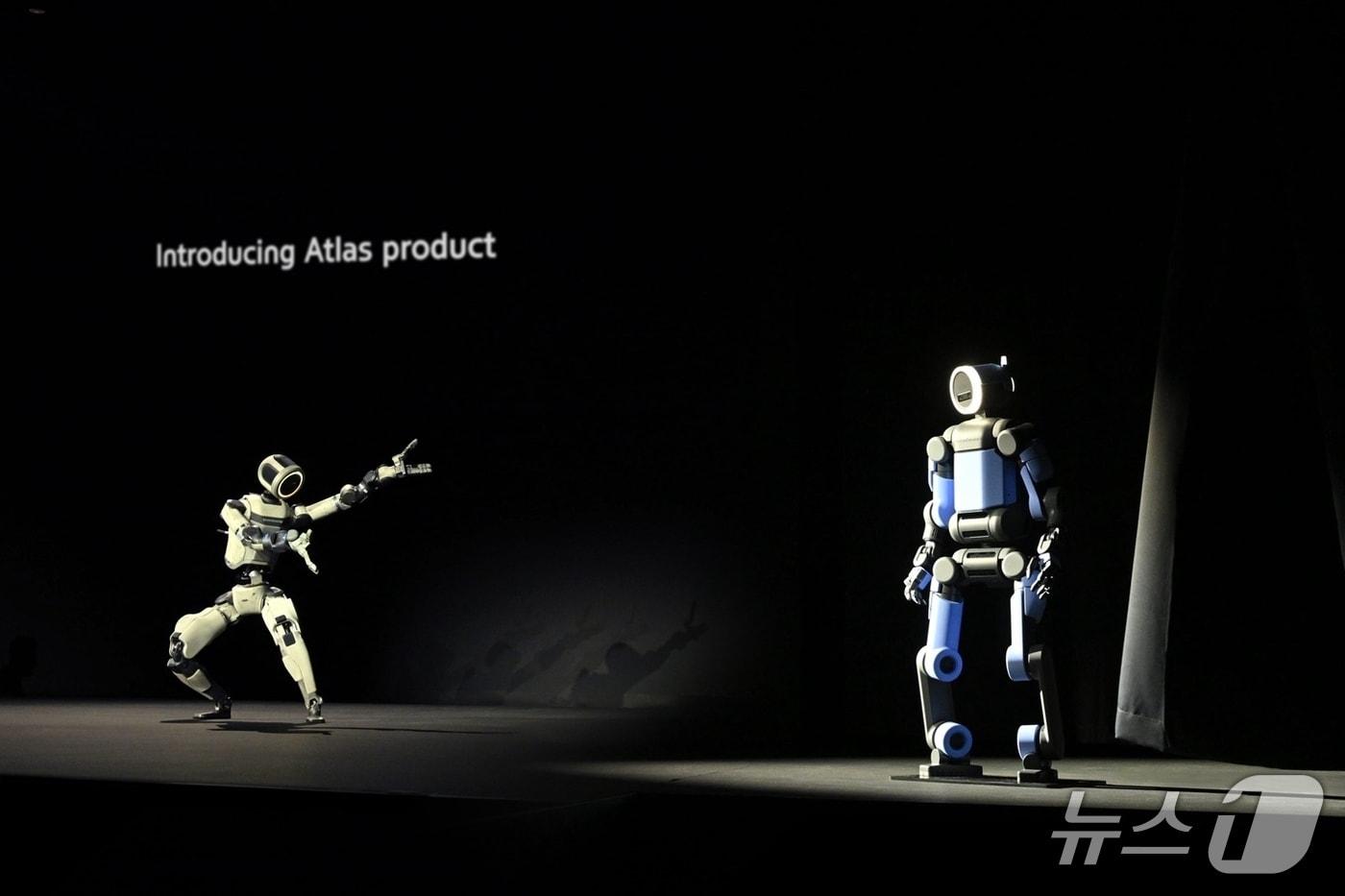 본문 이미지 - 현대차그룹이 CES 2026에서 선보인 보스턴다이나믹스의 휴머노이드 