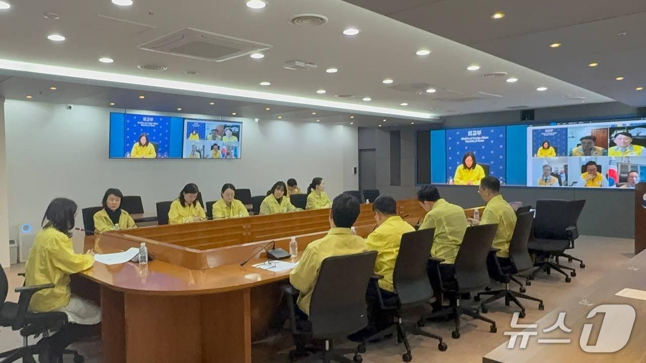 본문 이미지 - 외교부는 16일 오후 김진아 2차관 주재로 이란 상황과 우리 국민의 안전대책을 점검하기 위한 본부-공관 합동 상황점검회의를 개최했다. 2026.01.16. (외교부 제공)
