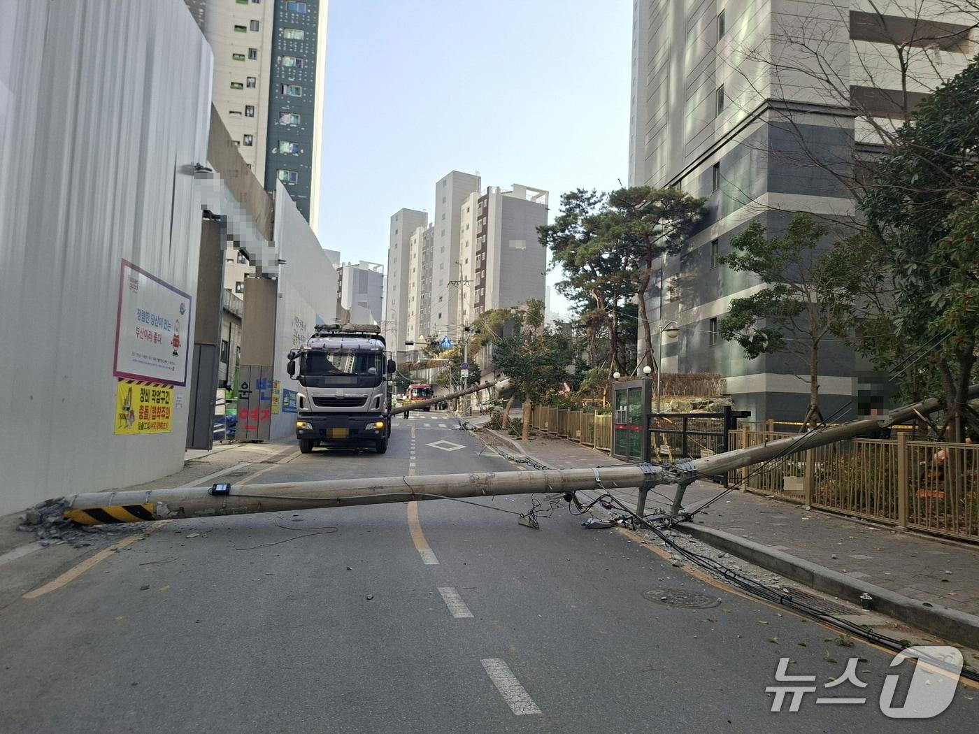 본문 이미지 - 16일 오후 부산 연제구 연산동 사고 현장.(연제경찰서 제공. 재판매 및 DB 금지)