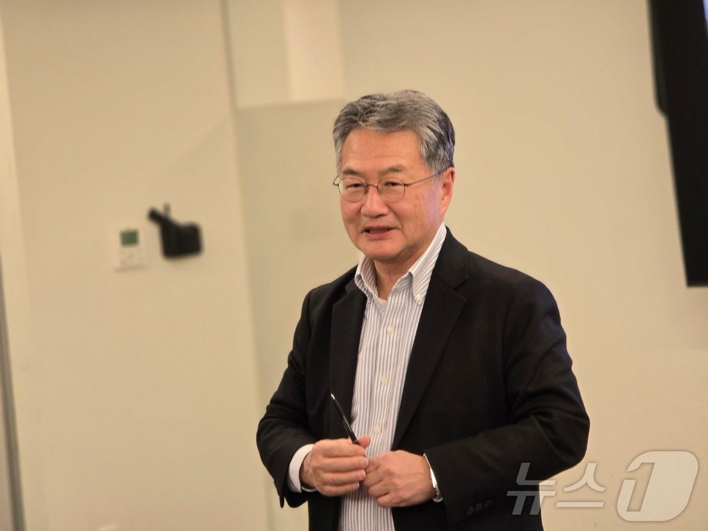 본문 이미지 - 조셉 윤(Joseph Yun) 전 주한미국대사대리가 16일(현지시간) 미국 워싱턴DC에서 열린 한미의회교류센터(KIPEC)가 주최한 초청 세미나에서 발언하고 있다. 2026.01.16. ⓒ News1 류정민 특파원