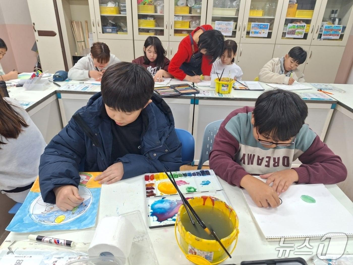 본문 이미지 - 충북 괴산군 청소년방과후아카데미 운영 모습.(괴산군 제공, 재판매 및 DB금지)/뉴스1