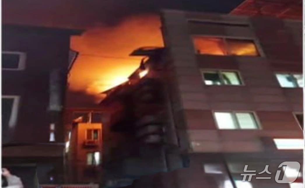 본문 이미지 - 화재 현장. (경기도소방재난본부 제공. 재판매 및 DB 금지) 2026.1.17/뉴스1