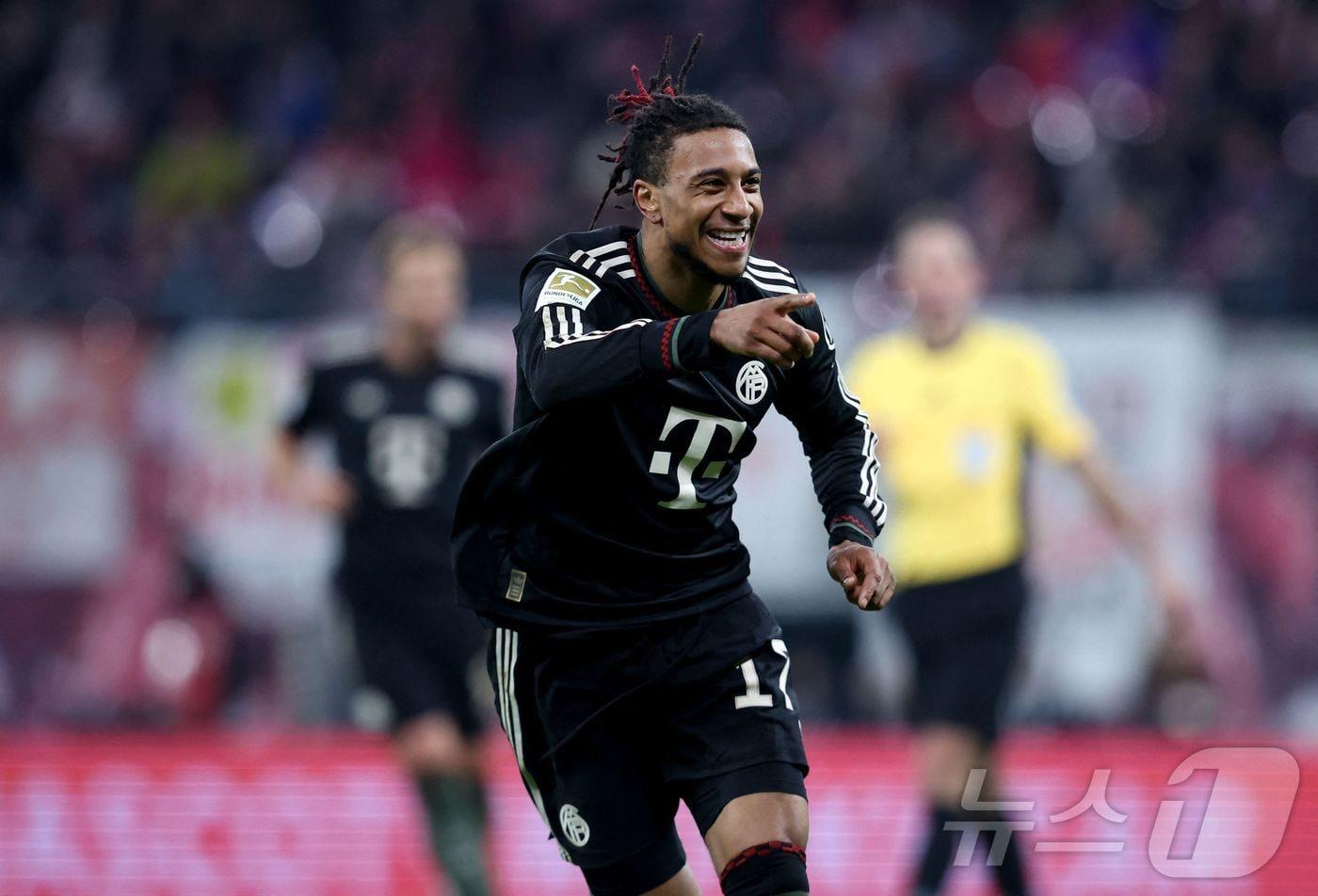 본문 이미지 - 바이에른 뮌헨의 마이클 올리세는 18일(한국시간) 독일 라이프치히에서 열린 2025-26 독일 분데스리가 라이프치히전에서 1골 3도움을 기록하며 팀의 5-1 대승을 견인했다. ⓒ AFP=뉴스1