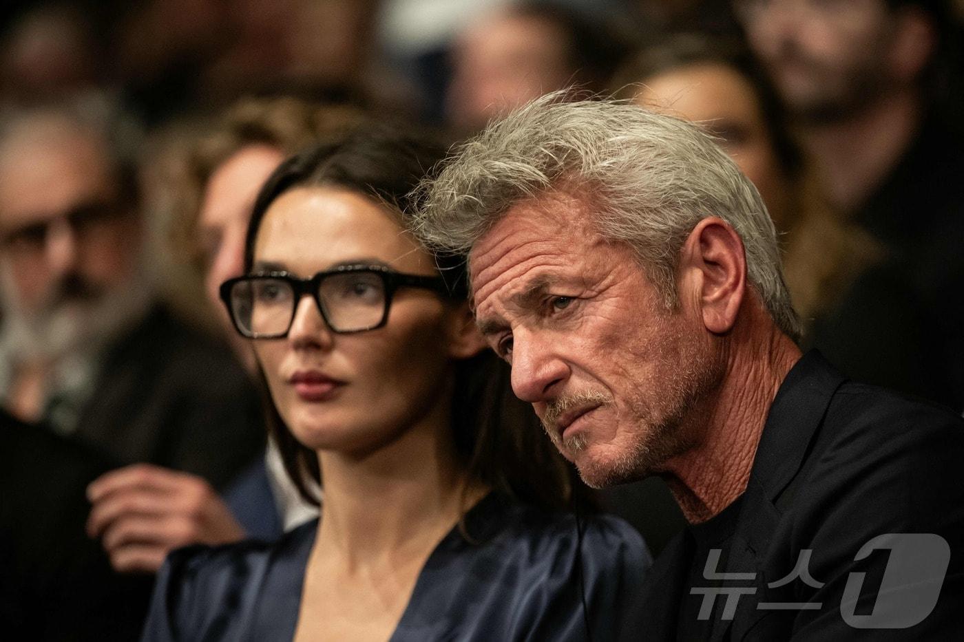 본문 이미지 - 발레리아 니코브(왼쪽), 숀 펜 ⓒ AFP=뉴스1