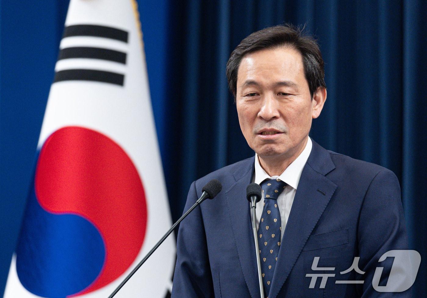 본문 이미지 - 우상호 전 정무수석이 지난달 18일 청와대 춘추관에서 사직 인사말을 하는 모습. 2026.1.18 ⓒ 뉴스1