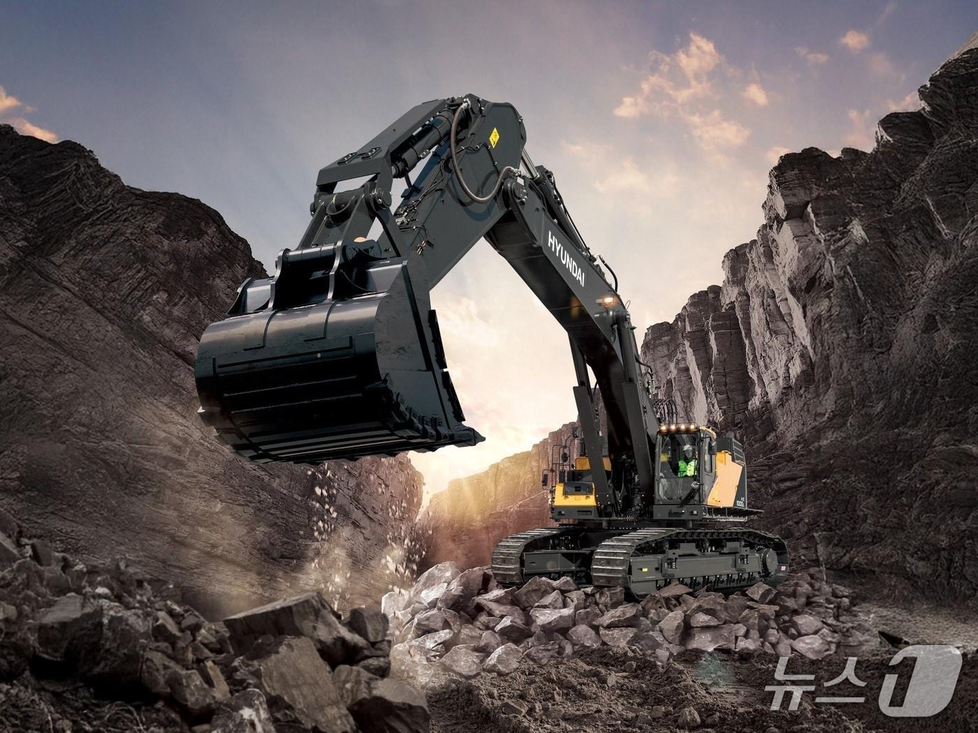 본문 이미지 - HD현대건설기계 100톤급 초대형 굴착기(HD현대건설기계 제공)