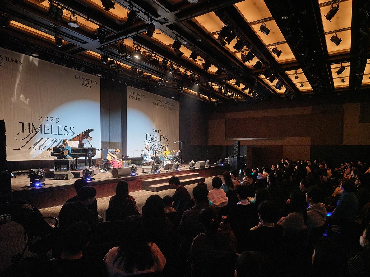 본문 이미지 - 지난해 설 연휴 타임리스 튠즈 공연. (서울신라호텔 제공).
