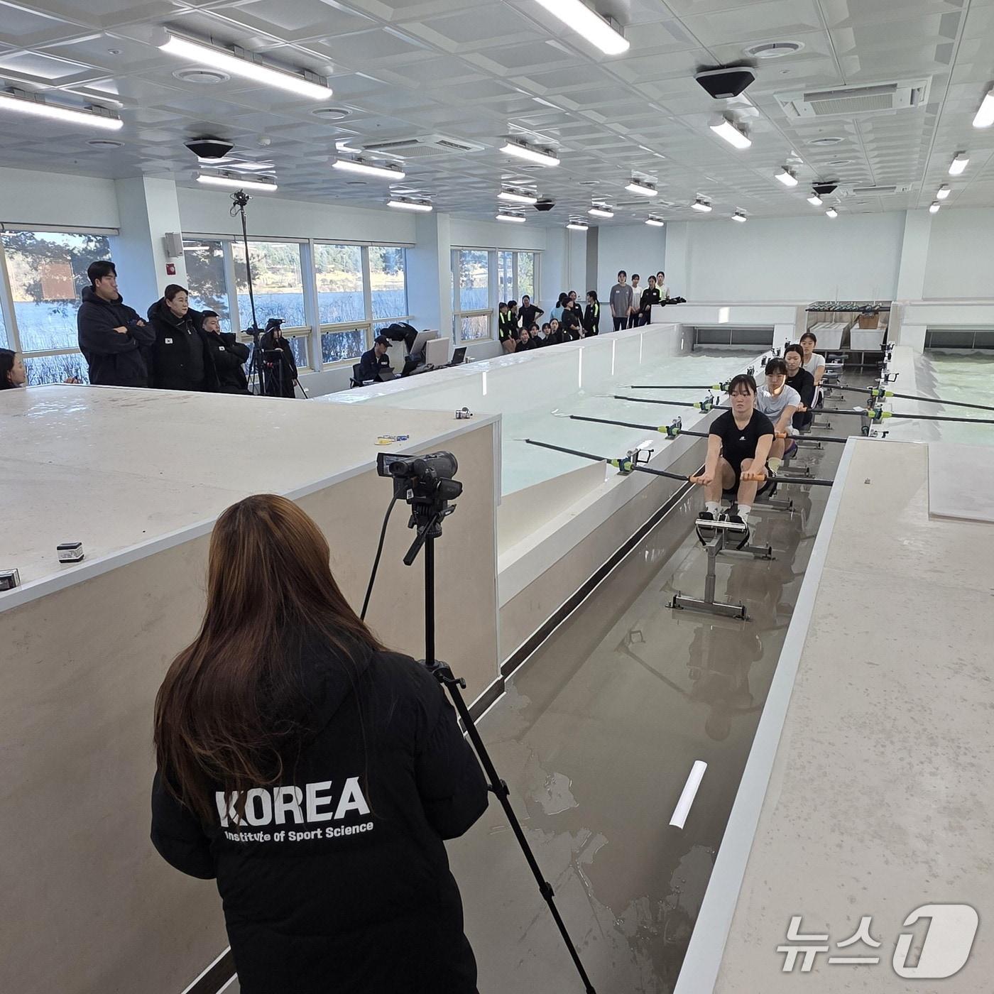 본문 이미지 -  조정 국가대표 후보선수단 실내조정훈련.(충주시 제공. 재판매 및 DB금지)/뉴스1