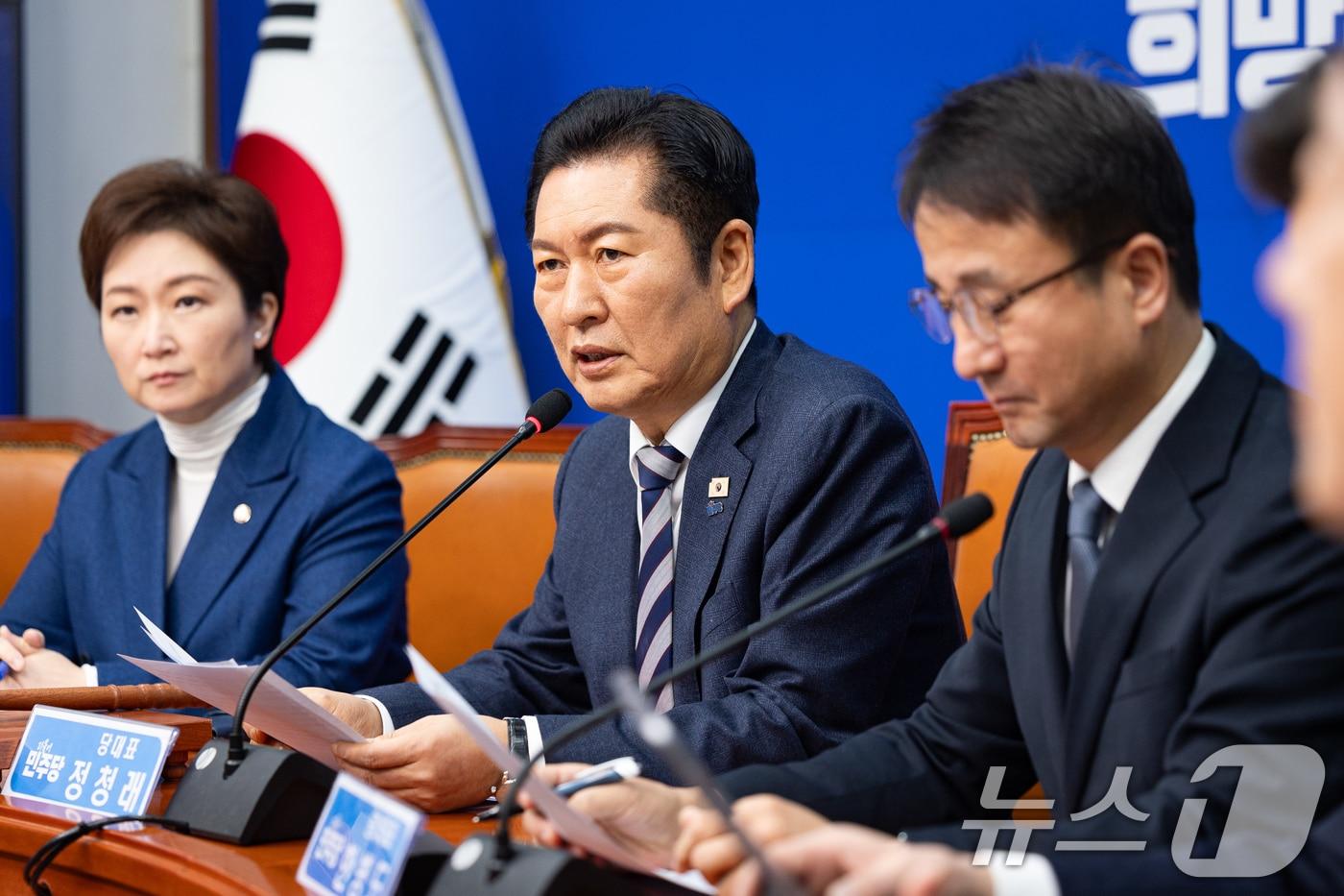 본문 이미지 - 정청래 더불어민주당 대표가 19일 서울 여의도 국회에서 열린 최고위원회의에서 모두 발언을 하고 있다. 2026.1.19/뉴스1 ⓒ News1 유승관 기자