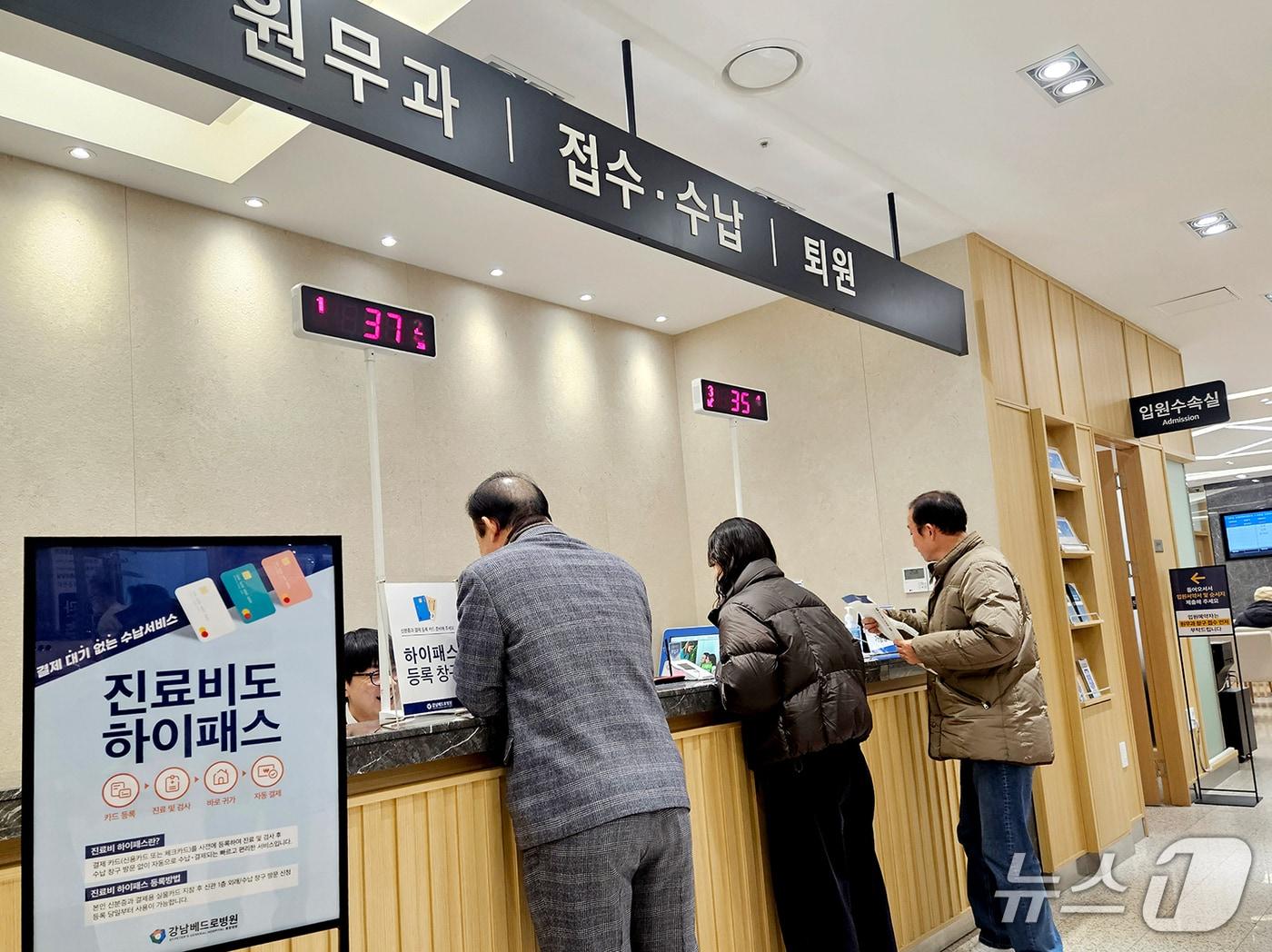 본문 이미지 - 강남베드로병원 로비(강남베드로병원 제공)