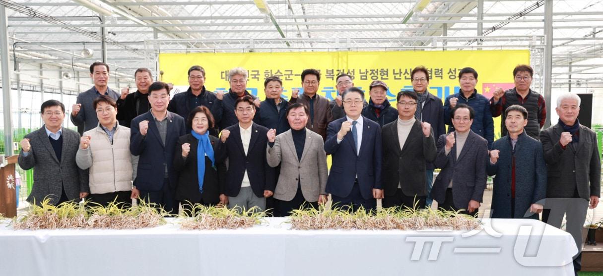 본문 이미지 - 전남 화순군의 한국춘란 500촉이 중국 수출길에 올랐다. (화순군 제공, 재배포 및 DB 금지) /뉴스1