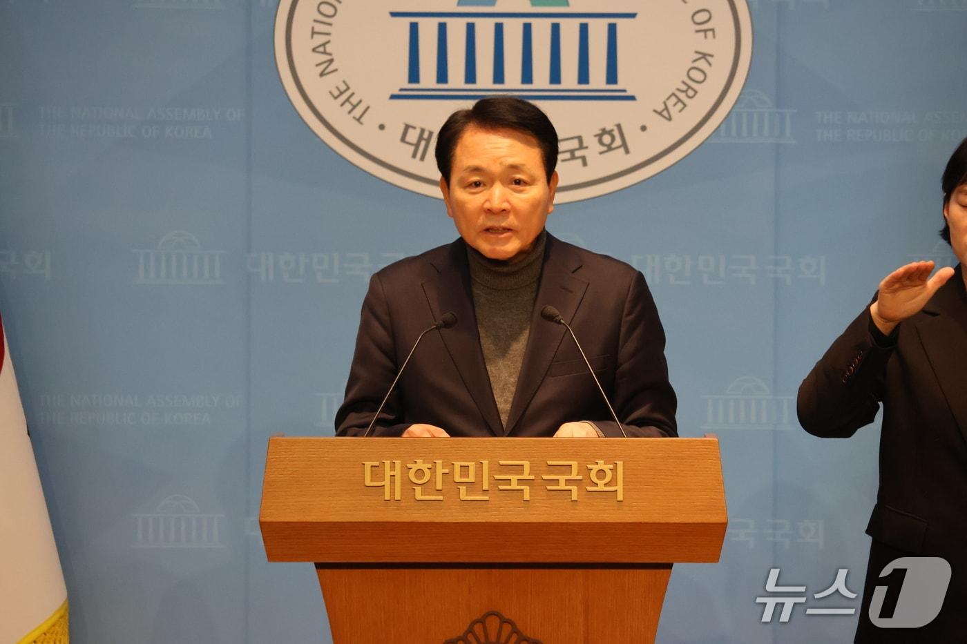 본문 이미지 - 국민의힘 성일종 의원이 19일 국회에서 기자회견을 갖고 정부의 대전충남 통합 인센티브를 비판하고 있다. (의원실 제공) / 뉴스1