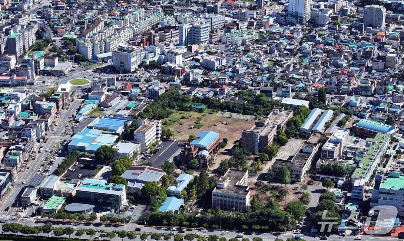본문 이미지 - 밀양시 내이동에 있는 옛 밀양대 부지.(밀양시 제공. 재판매 및 DB금지)