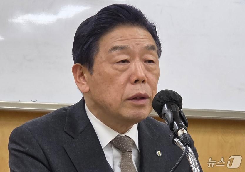 본문 이미지 - 김형석 독립기념관 관장이 19일 충남 천안 독립기념관 이사회를 마치고 기자회견을 하고 있다.  2026.1.19/뉴스1 ⓒ News1 이시우