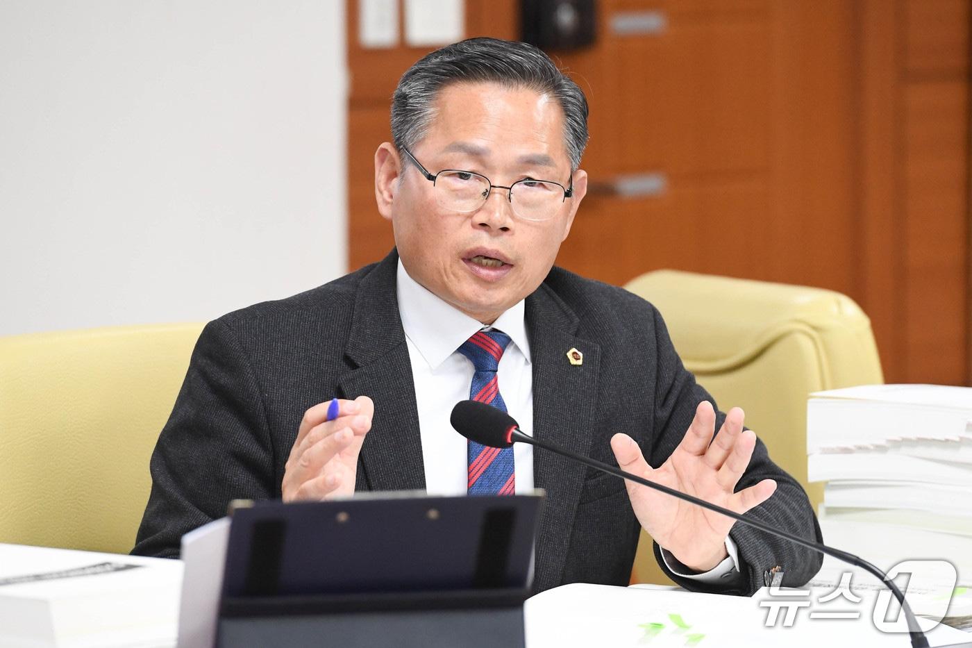 본문 이미지 - 질의하는 문석주 울산시의원.(울산시의회 제공. 재판매 및 DB금지)/뉴스1