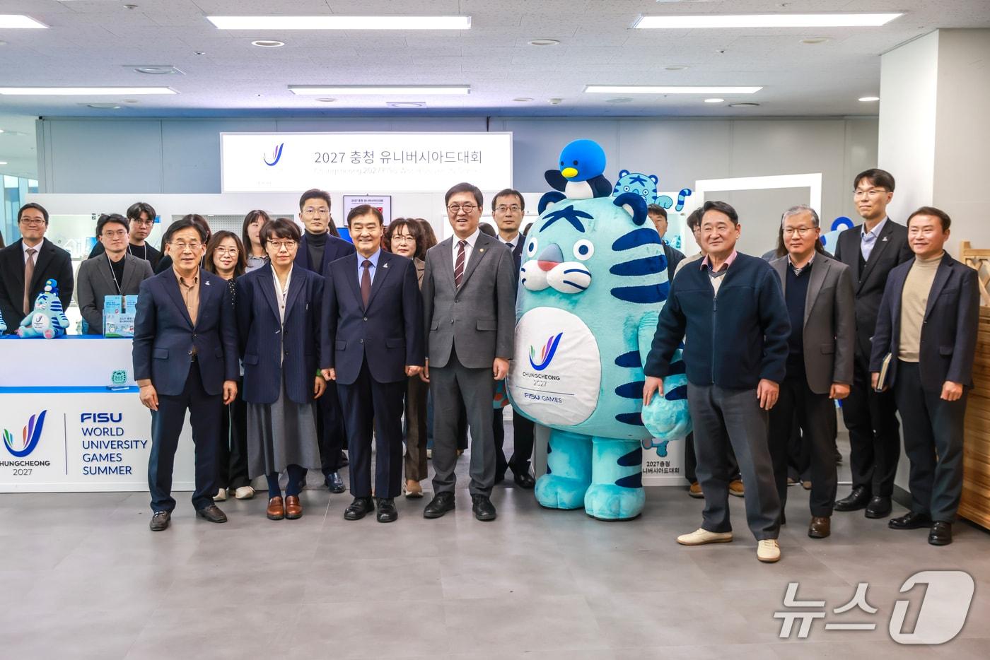 본문 이미지 - 최휘영 문화체육관광부 장관이 19일 2027 충청 유니버시아드대회 조직위원회를 방문했다.(조직위 제공. 재판매 및 DB금지)/뉴스1