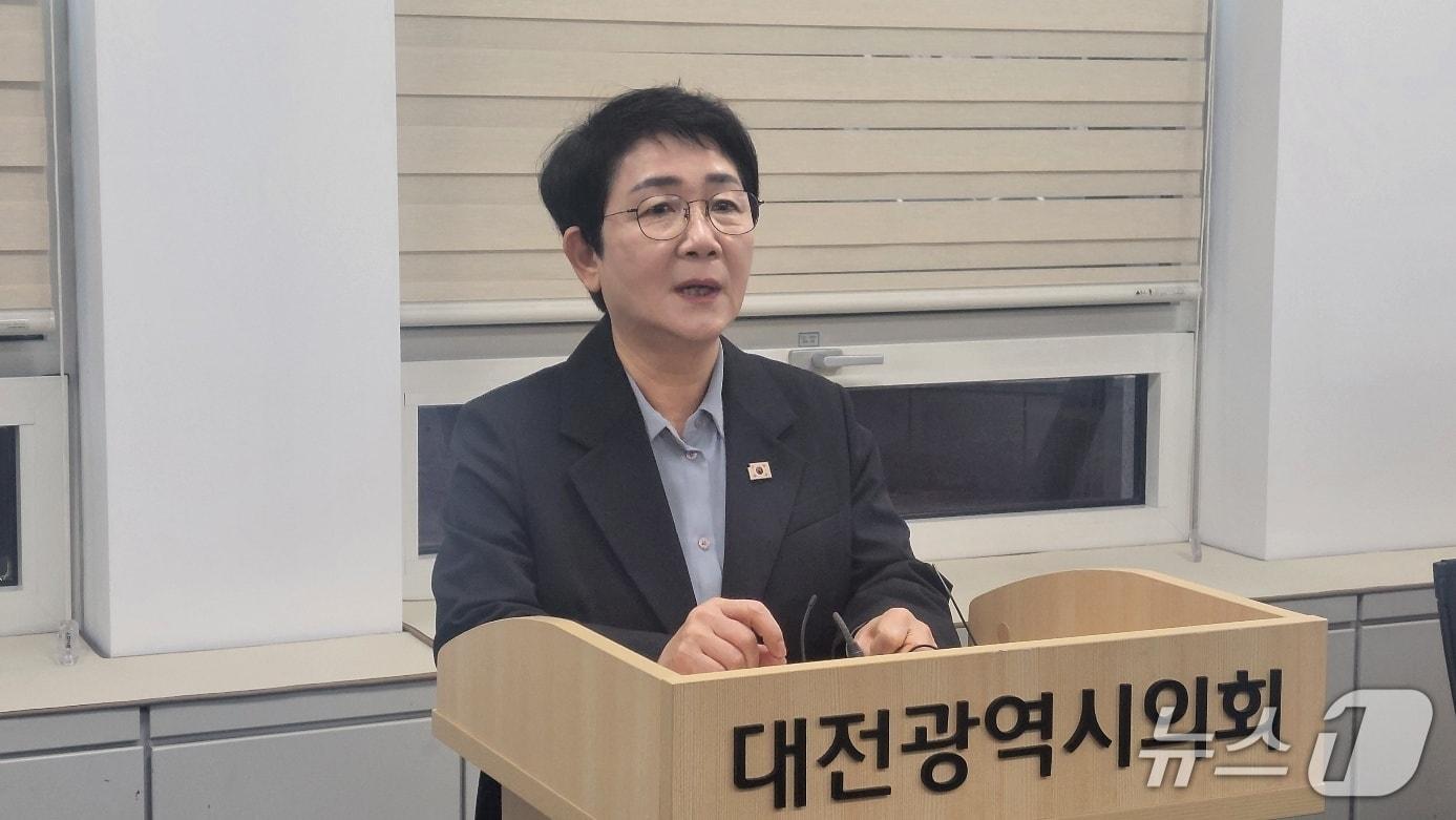 본문 이미지 - 민주당 박정현 대전시당위원장이 19일 오전 시의회 기자실에서 정부의 행정통합 인센티브와 관련한 기자간담회를 하고 있다. 박종명 기자 / 뉴스1