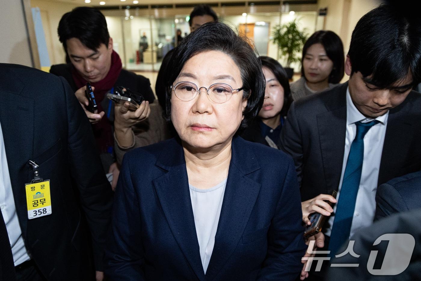 본문 이미지 - 이혜훈 기획예산처 장관 후보자가 19일 서울 여의도 국회에서 인사청문회 개회를 기다리며 본청 내부를 이동하고 있다. 2026.1.19/뉴스1 ⓒ News1 유승관 기자