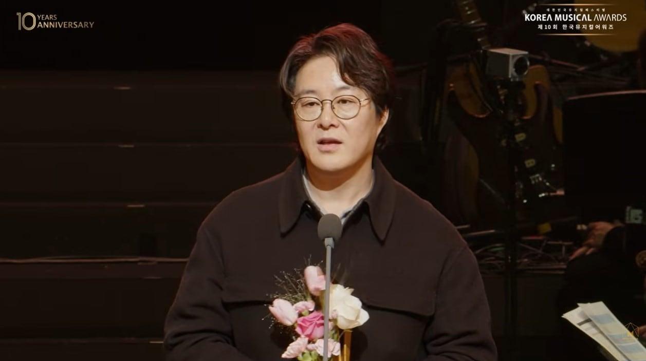 본문 이미지 - 엄홍현 EMK뮤지컬컴퍼니 대표(한국뮤지컬어워즈 유튜브 생중계 캡처)