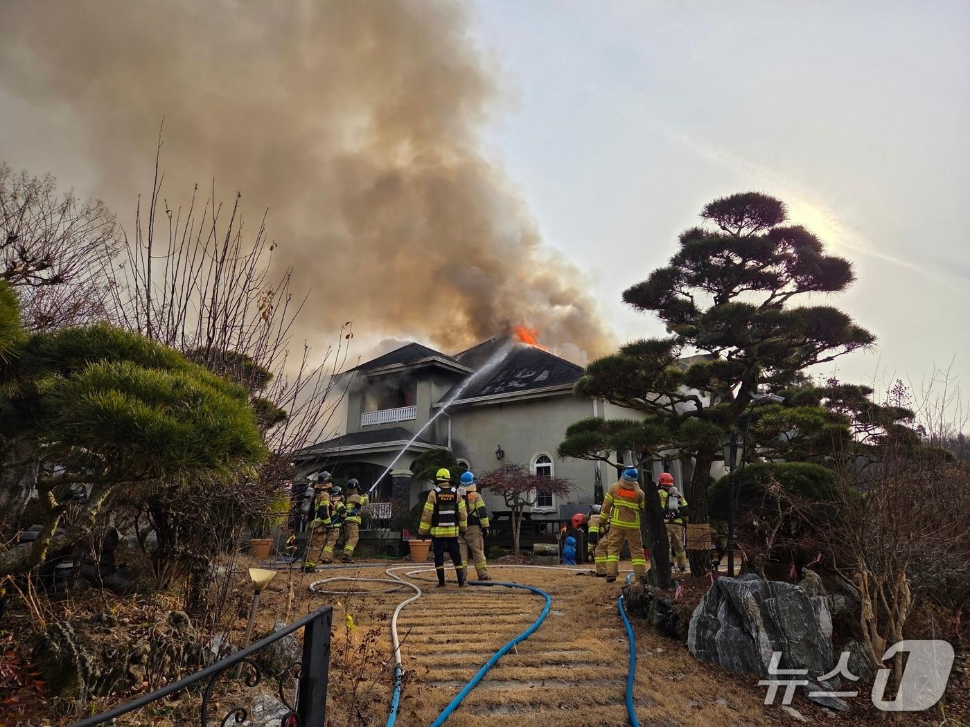 본문 이미지 - 논산 양촌면 단독주택 화재 현장. (논산소방서 제공, 재판매 및 DB금지) / 뉴스1