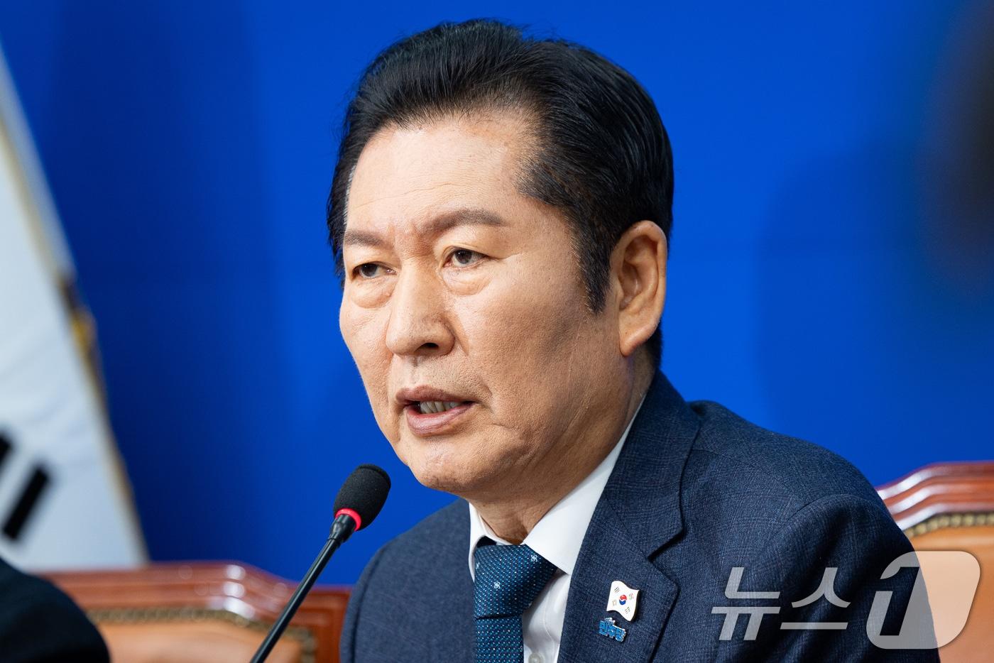 정청래 더불어민주당 대표가 2일 서울 여의도 국회에서 열린 최고위원회의에서 모두 발언을 하고 있다. 2026.1.2/뉴스1 ⓒ News1 유승관 기자