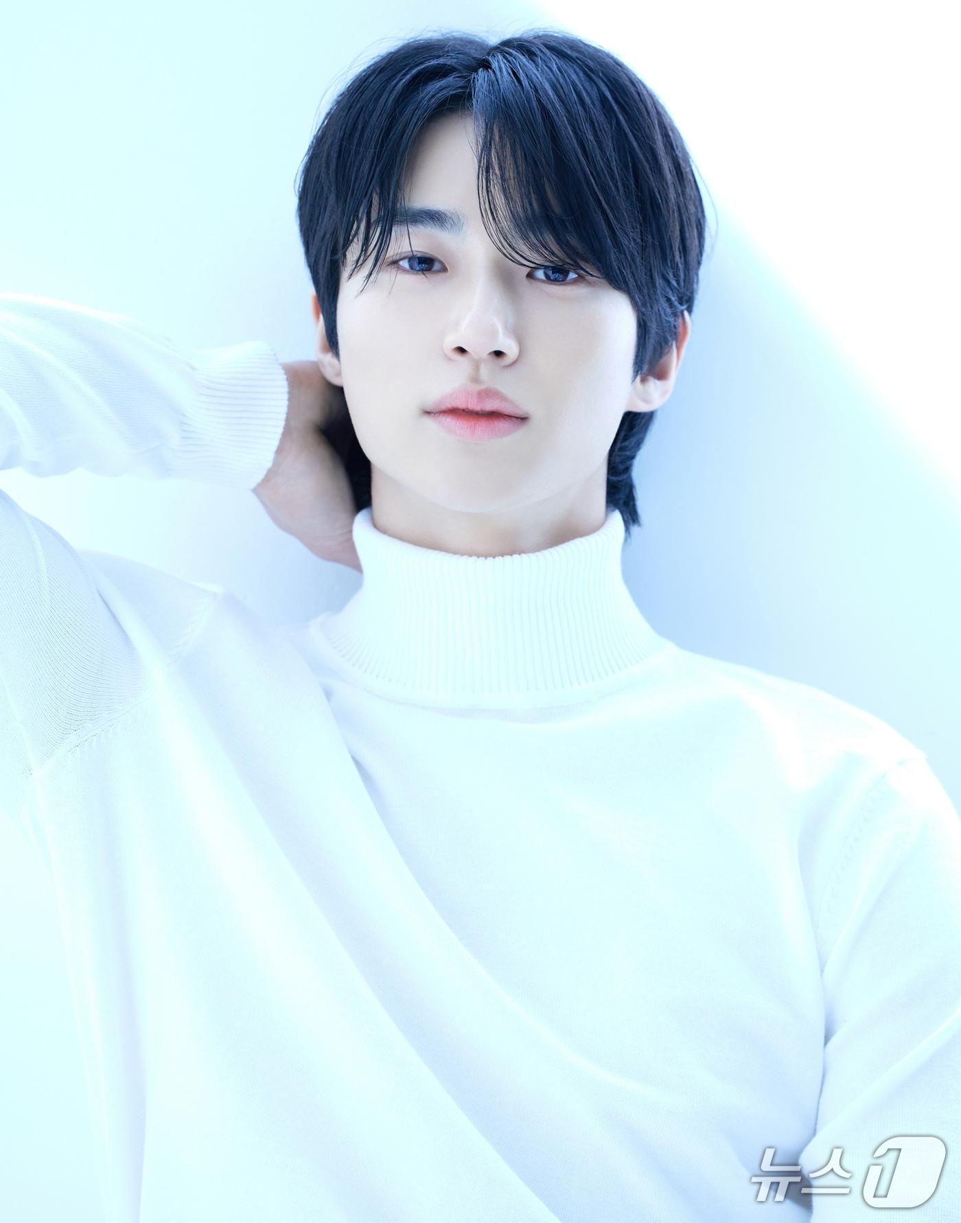 본문 이미지 - 배우 변우석(사진)이 새해를 맞아 지난 1일 세브란스병원에 1억 원을 기부했다. 기부금은 소아청소년 환우 치료 지원비로 사용될 예정이다.(세브란스병원 제공)