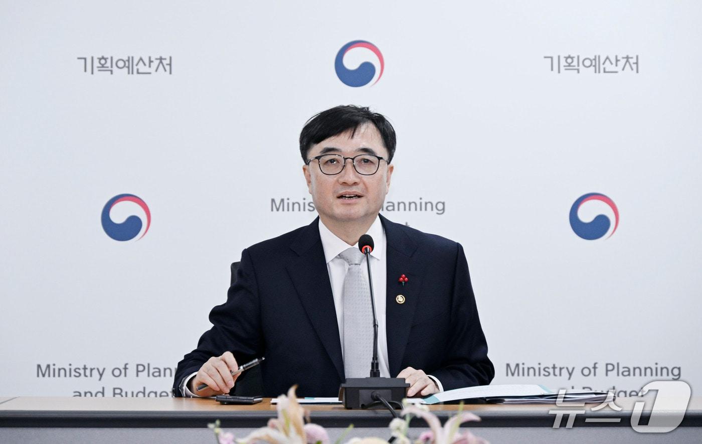 임기근 기획예산처 장관 직무대행 차관이 2일 오전 KT&G 임시집무청사에서 열린 '확대간부회의'를 주재, 모두발언을 하고 있다. (기획처 제공)