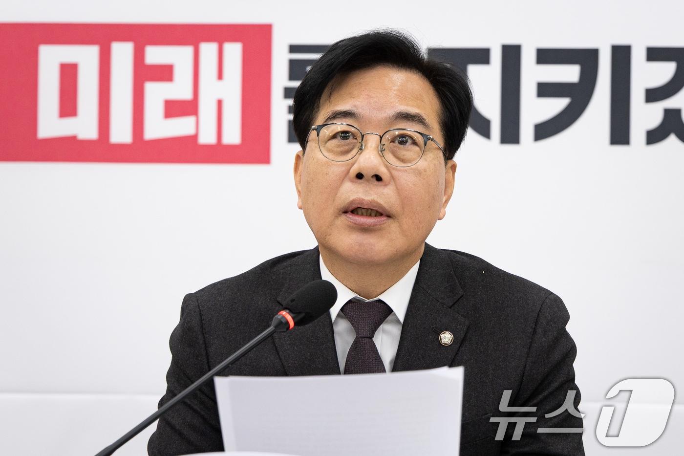 송언석 국민의힘 원내대표가 2일 서울 여의도 국회에서 열린 현안 기자간담회에서 모두 발언을 하고 있다. ⓒ News1 유승관 기자