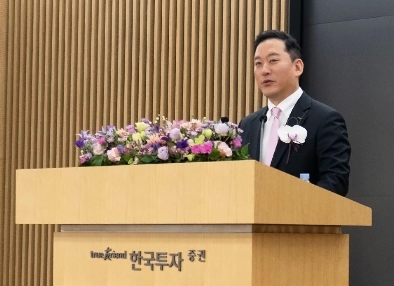 본문 이미지 - 김성환 한국투자증권 사장이 1월 2일 서울 여의도 한국투자증권 본사에서 열린 시무식에서 신년사를 하고 있다. (한국투자증권 제공)